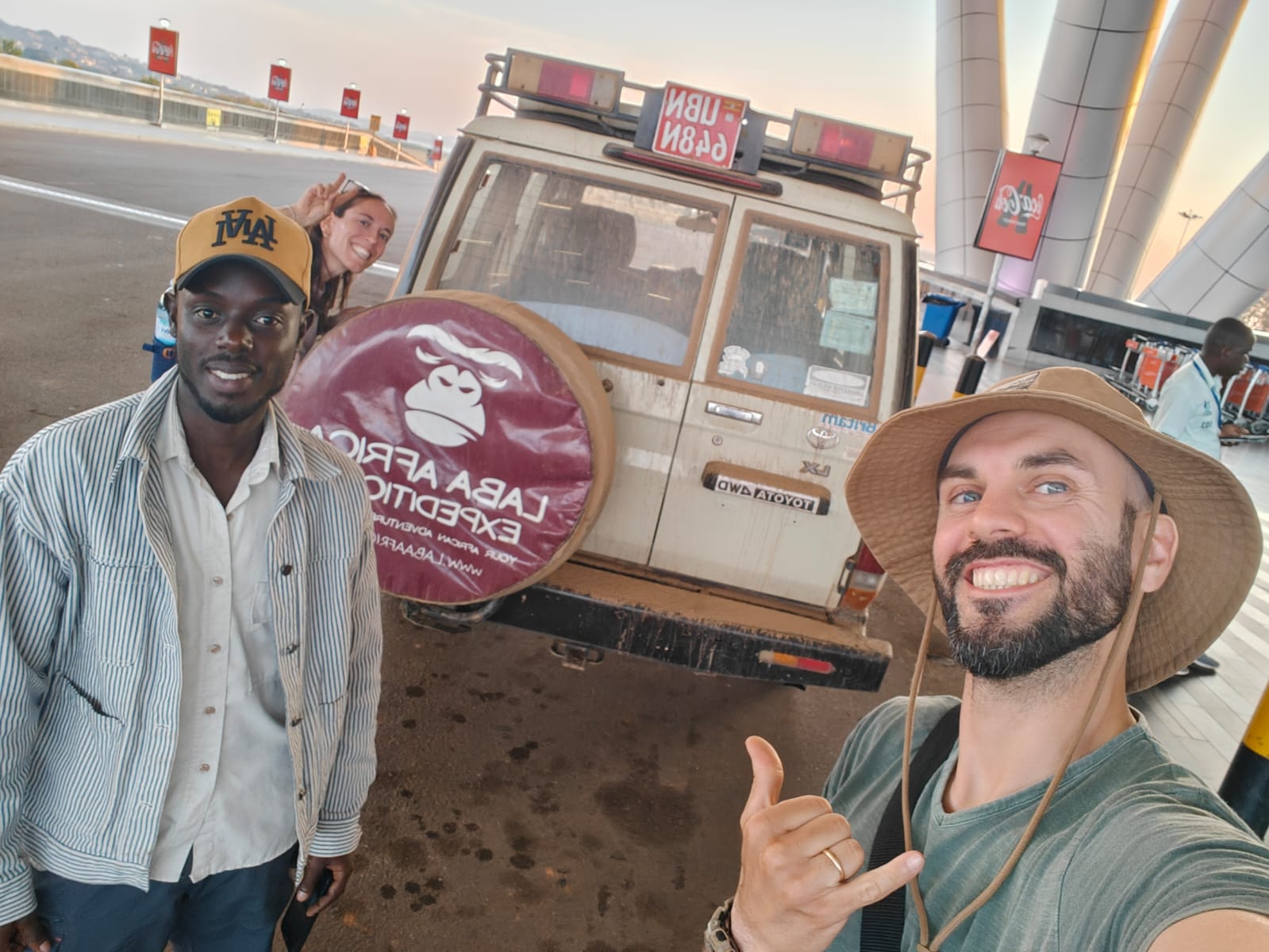 Voyageurs accompagnés après un safari autonome au Kenya